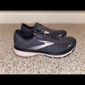 Women’s Brooks Ghost 13 running shoes. Women’s size 9.